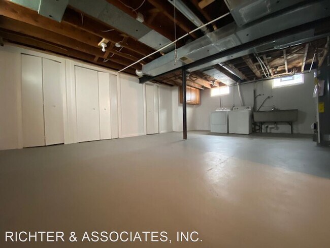 Building Photo - 4 br, 2 bath House - 3855 ROYAL AVE