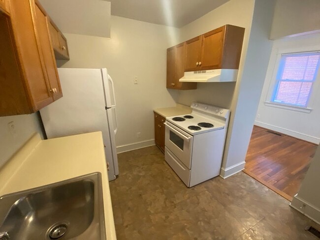 Building Photo - Perfect Floorplan! Walltown Duplex with Fenced Yd