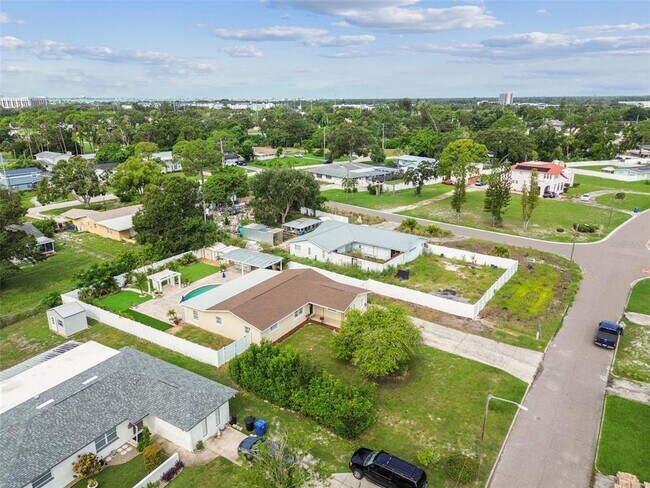 Building Photo - 2580 Granada Cir W