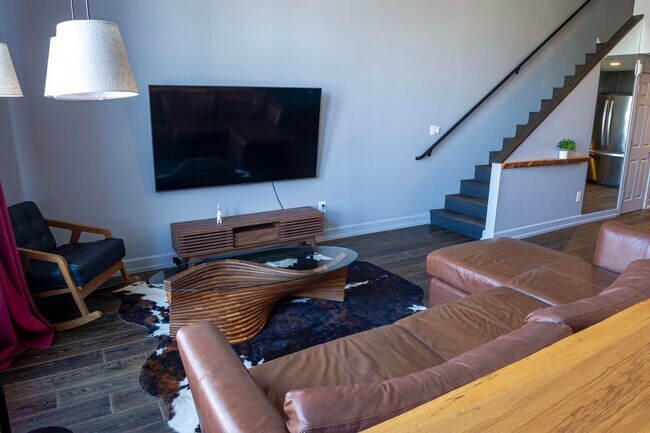 Building Photo - 204 N Walnut St