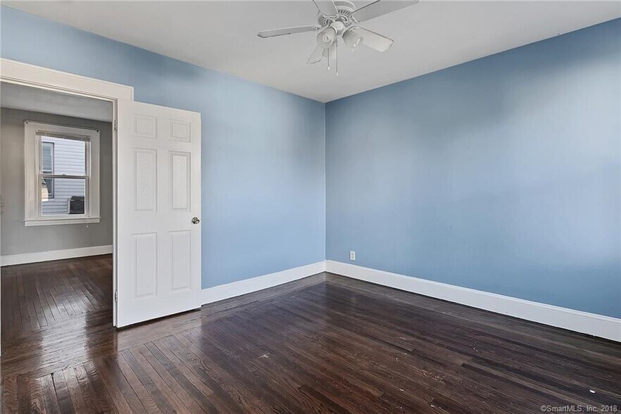 Building Photo - 107 Davis st