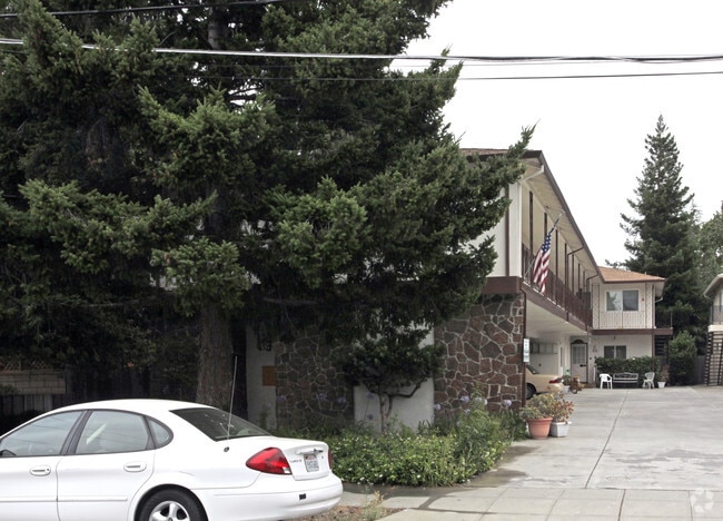 Building Photo - 33 Claremont Ave