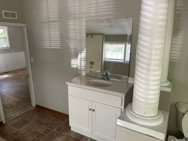 Bathroom - 808 E 11th Ave