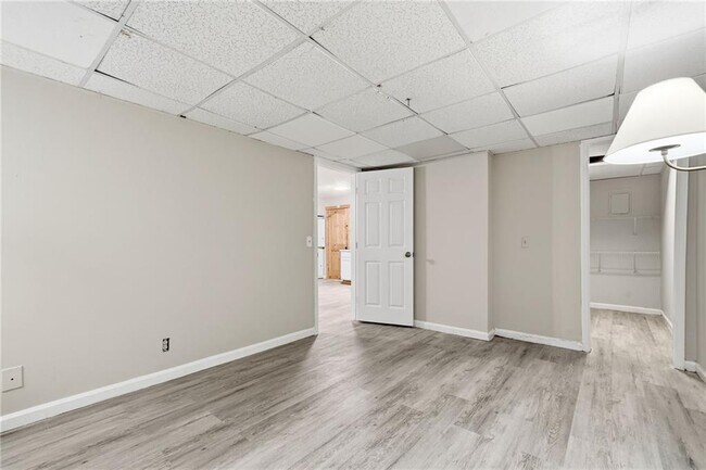 Building Photo - 212 Chandler St