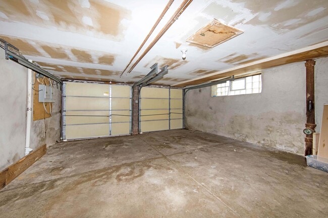 Building Photo - 5950 Bennington St