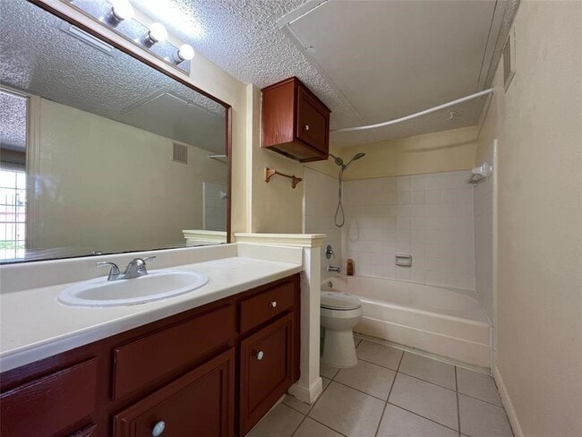 Building Photo - 12400 Overbrook Ln