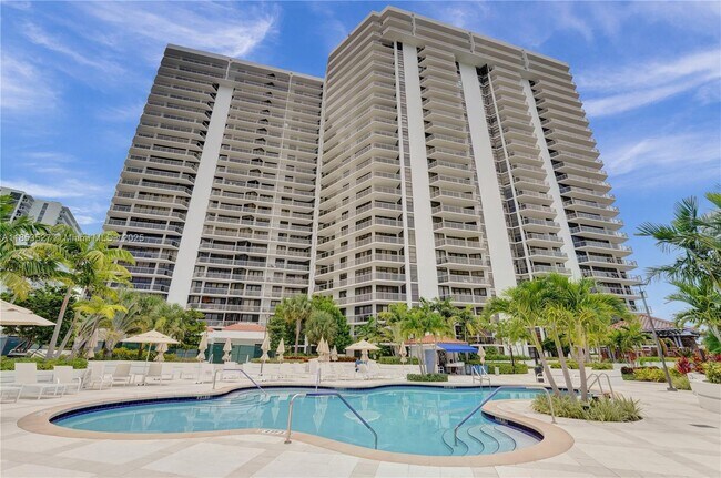 Building Photo - 20281 E Country Club Dr