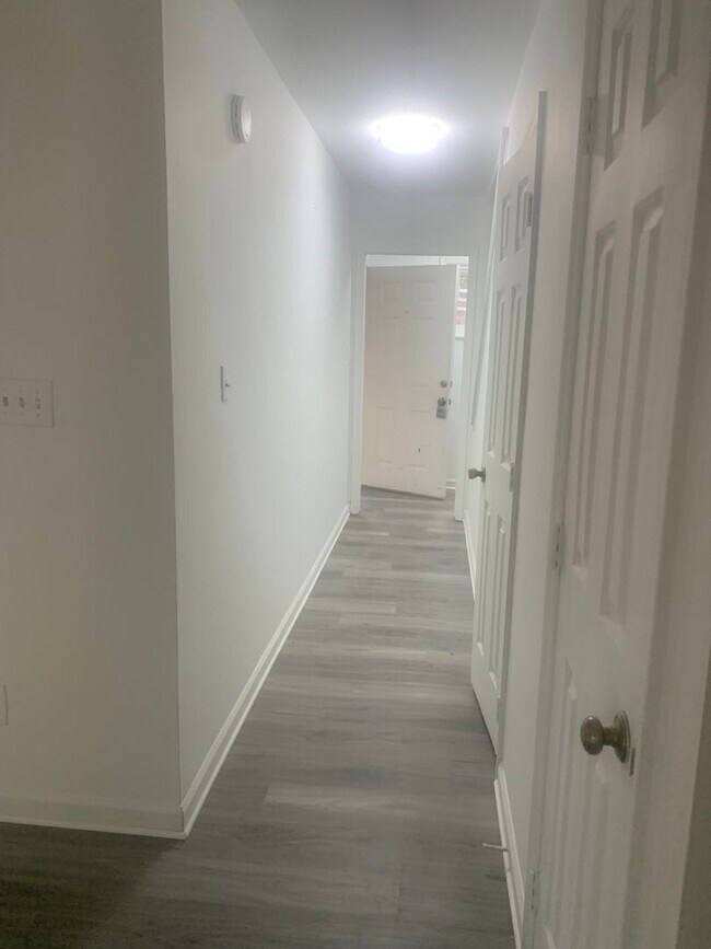 Building Photo - 4804-4806