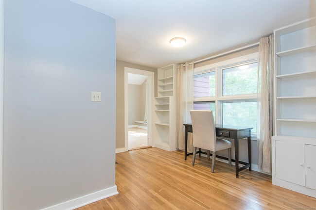 Building Photo - 211 New Canaan Rd