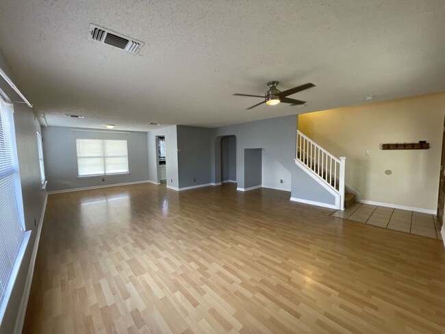 Building Photo - Converse 4 bedroom 2.5 bath 2334 sqft with...