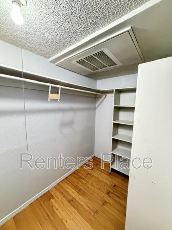 Building Photo - 1207 S Quaker Ave