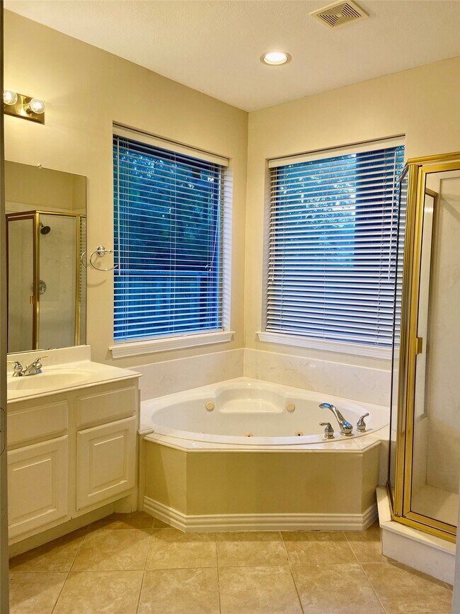 Building Photo - 2915 Sycamore Tree Ct