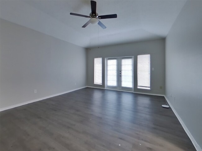 Building Photo - 535 Shady Brook Dr