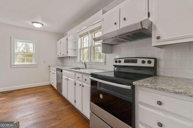 Building Photo - 237 Peachtree St