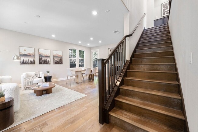 Building Photo - 5Bed/3Ba Home in Quiet Hayward Community w...