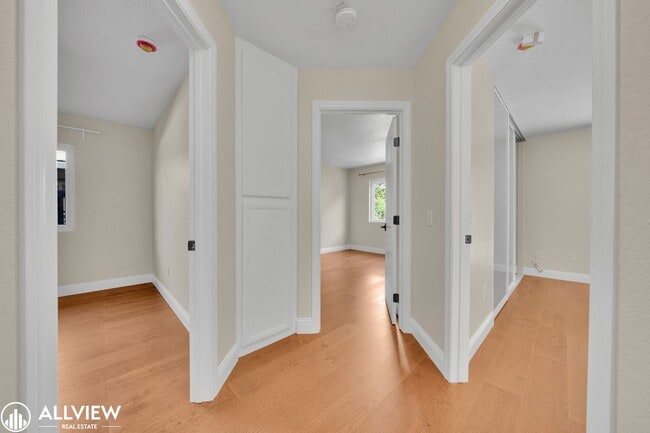 Building Photo - Gated Cimarron 3 Bed/ 2 Bath Home with Garage & Community Amenities