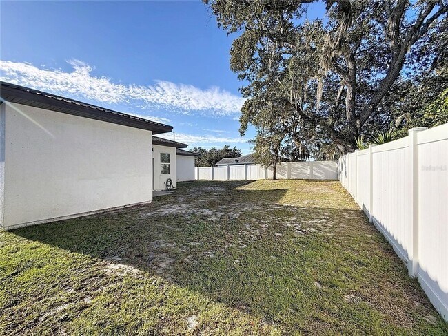 Building Photo - 1843 Manitoba Ct