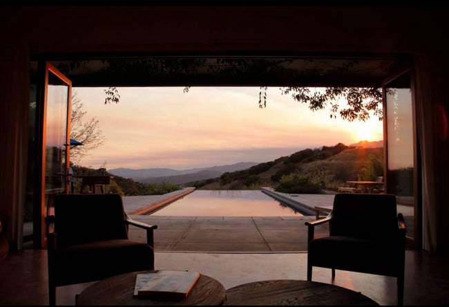 Building Photo - Hilltop oasis