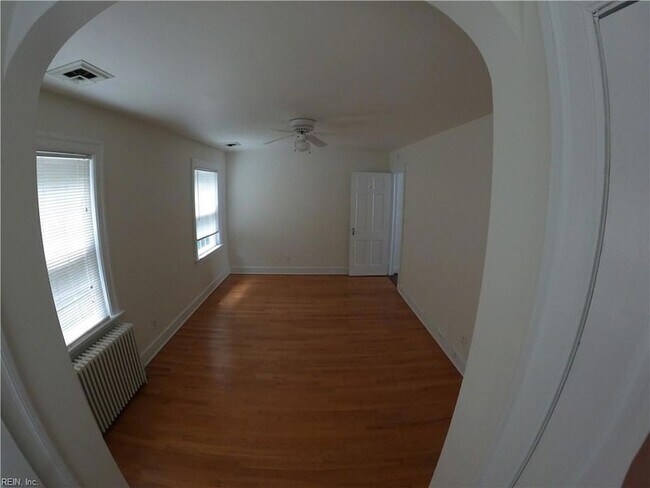 Building Photo - 1600 Cedar Ln