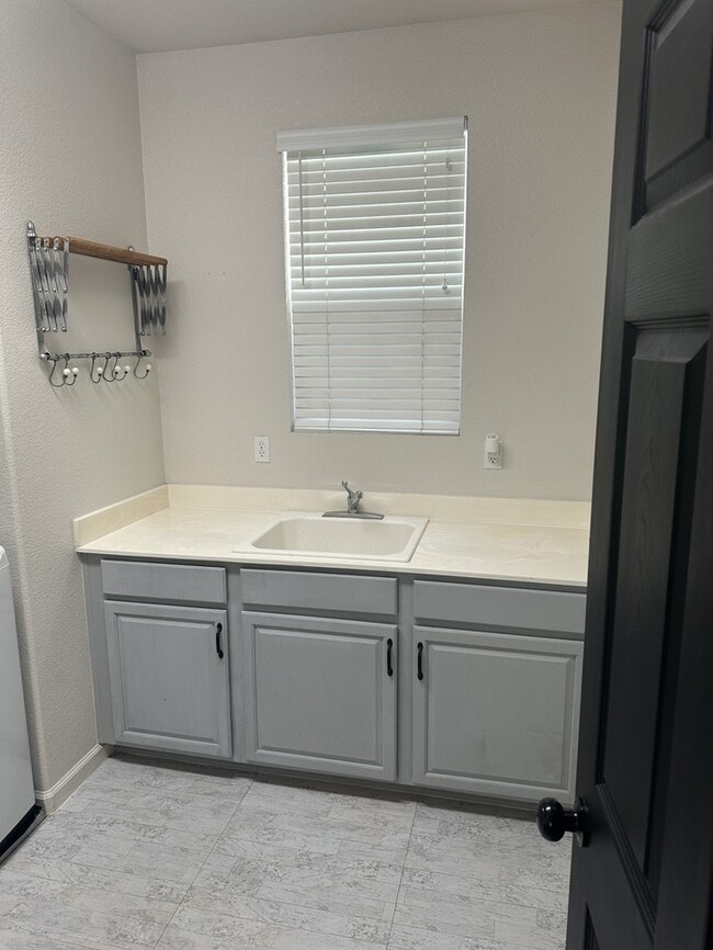 Building Photo - 3904 Purple Finch Ln