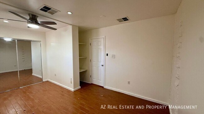 Building Photo - 4618 N 12th Pl