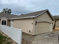 Building Photo - 627 NW Meadows Dr