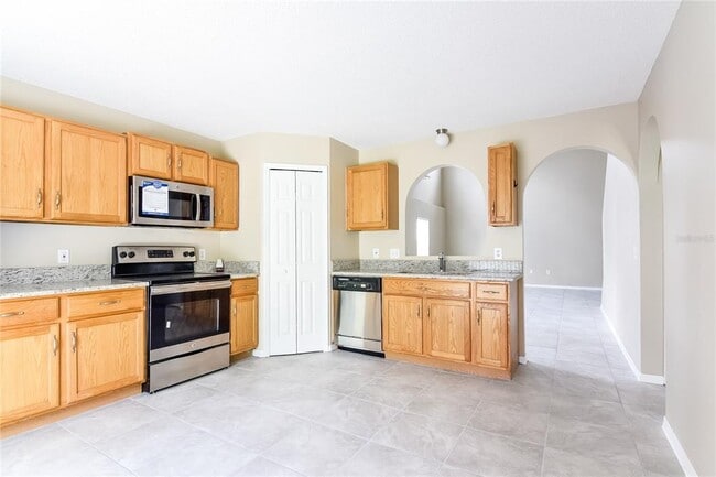Building Photo - 2037 Whispering Trails Blvd