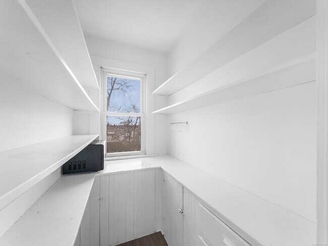 Building Photo - 634 High St