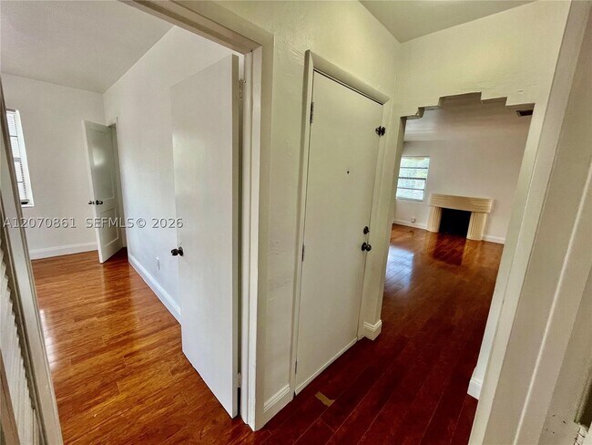 Building Photo - 525 NE 65th St