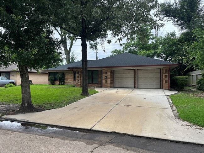 Building Photo - 3815 Gardendale Dr