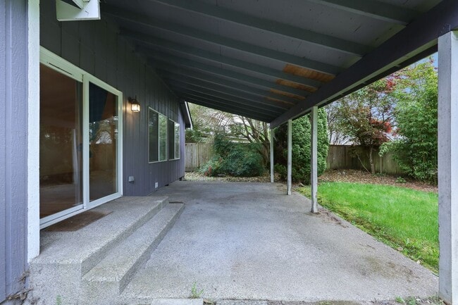 Building Photo - Move in ready now! 4 bedrooms in Lacey - North Thurston School district.