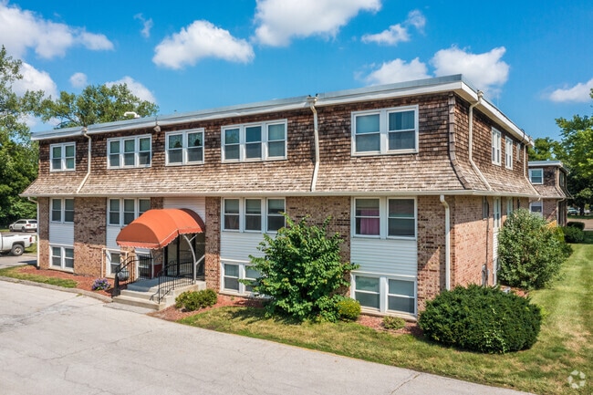 Building Photo - Windsor Chateau Apartments