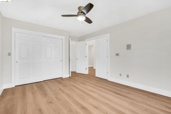 Building Photo - 5650 Edgeview Dr