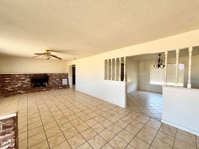 Building Photo - 2400 Gurr Rd
