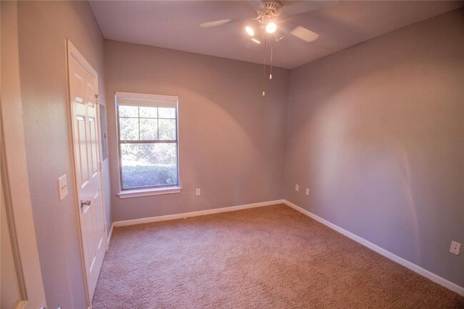Building Photo - 2320 Gracy Farms Ln