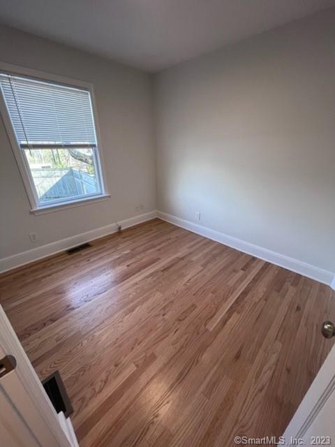 Building Photo - 274 Valley Rd