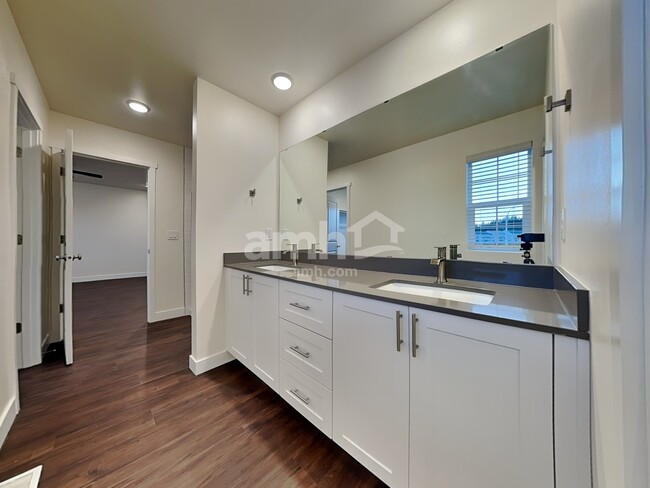 Building Photo - 8011 Katriel Ct SW