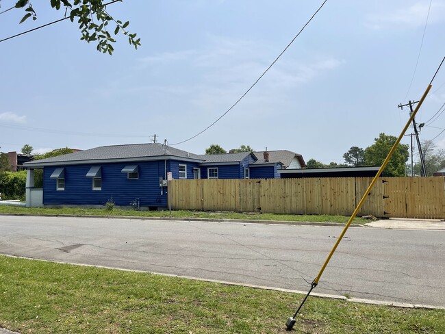 Building Photo - 801 Rockefeller St