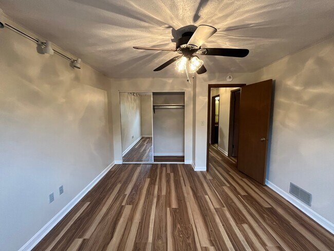 Building Photo - 7283 Beacon Hill Dr