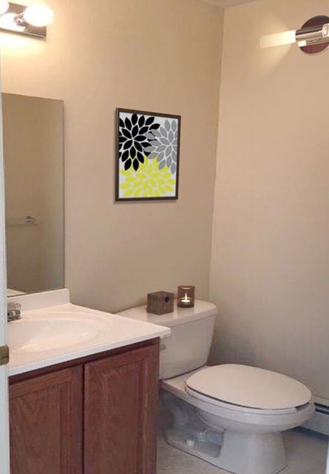 Building Photo - Spacious & Modern 2 bedroom Townhouse with...
