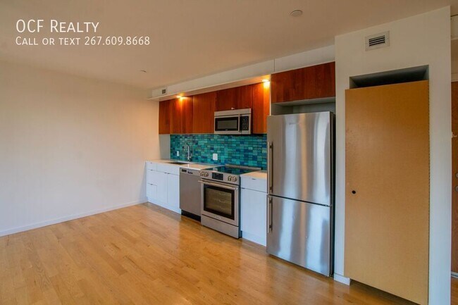 Building Photo - 152 W Laurel St