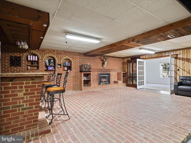 Building Photo - 8 English Oak Cir