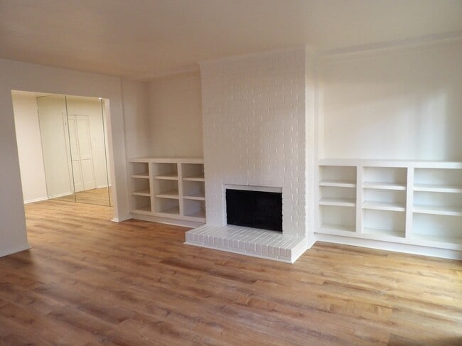 Building Photo - 4300 Travis St