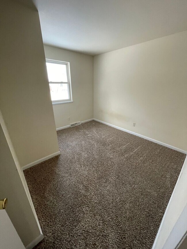 Building Photo - 3 Bed 2 Bath Townhouse in Manchester