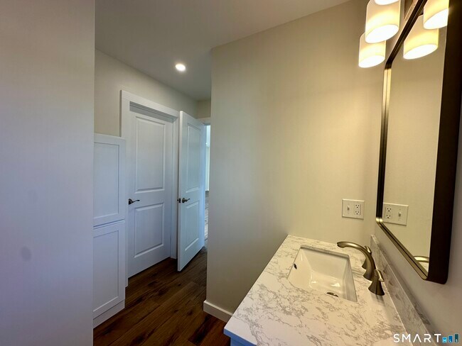 Building Photo - 48 Cedar St