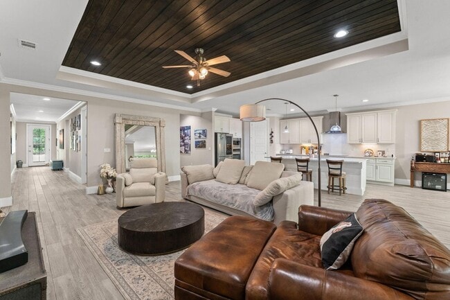 Building Photo - 106 Hibernate Way