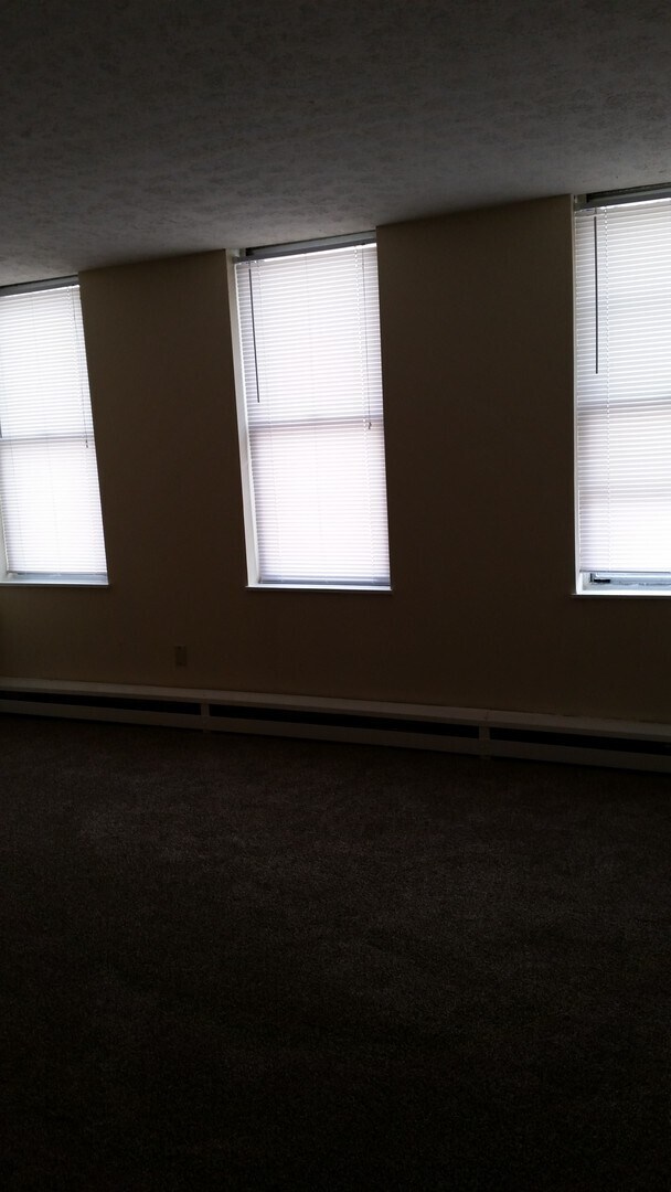 Building Photo - Town Home