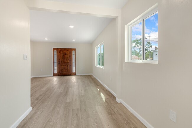 Living Room - 2843 Rosanna St