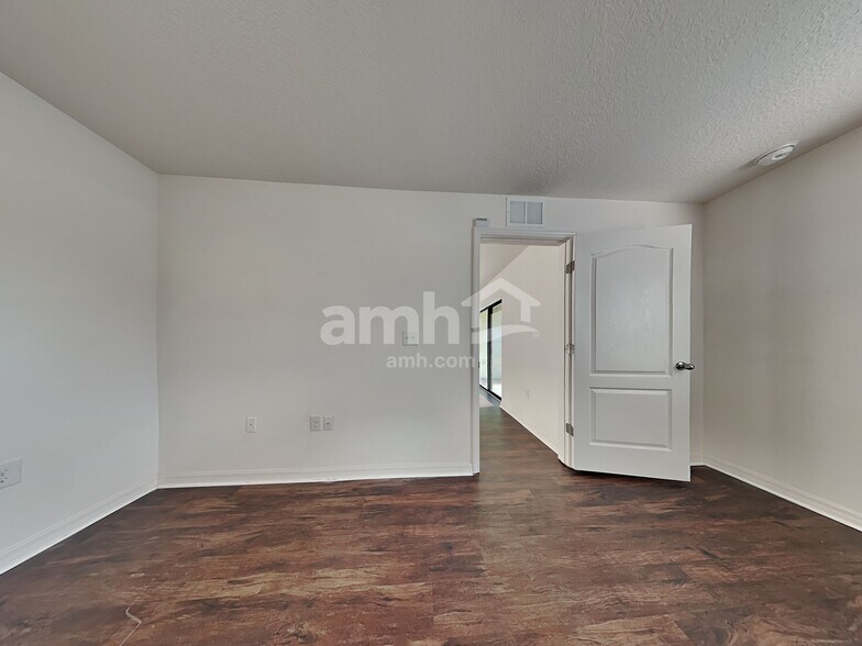 Building Photo - 1741 Chatham Grn