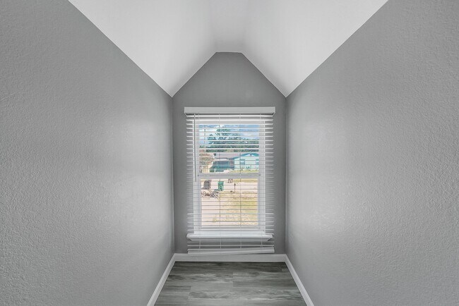 Building Photo - 7323 Farnsworth St